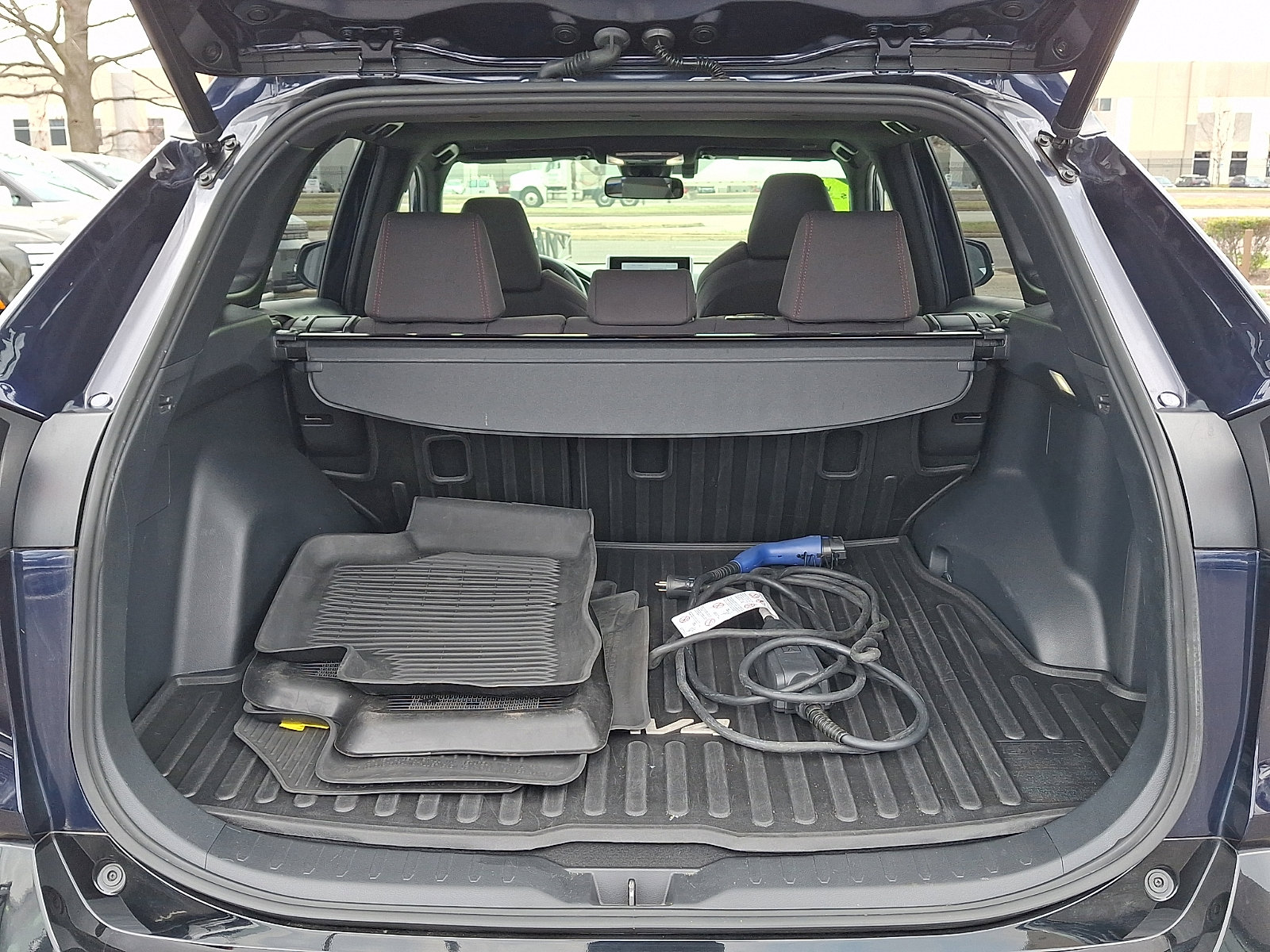 Used 2023 Toyota RAV4 SE w/ Weather & Moonroof Package image 29