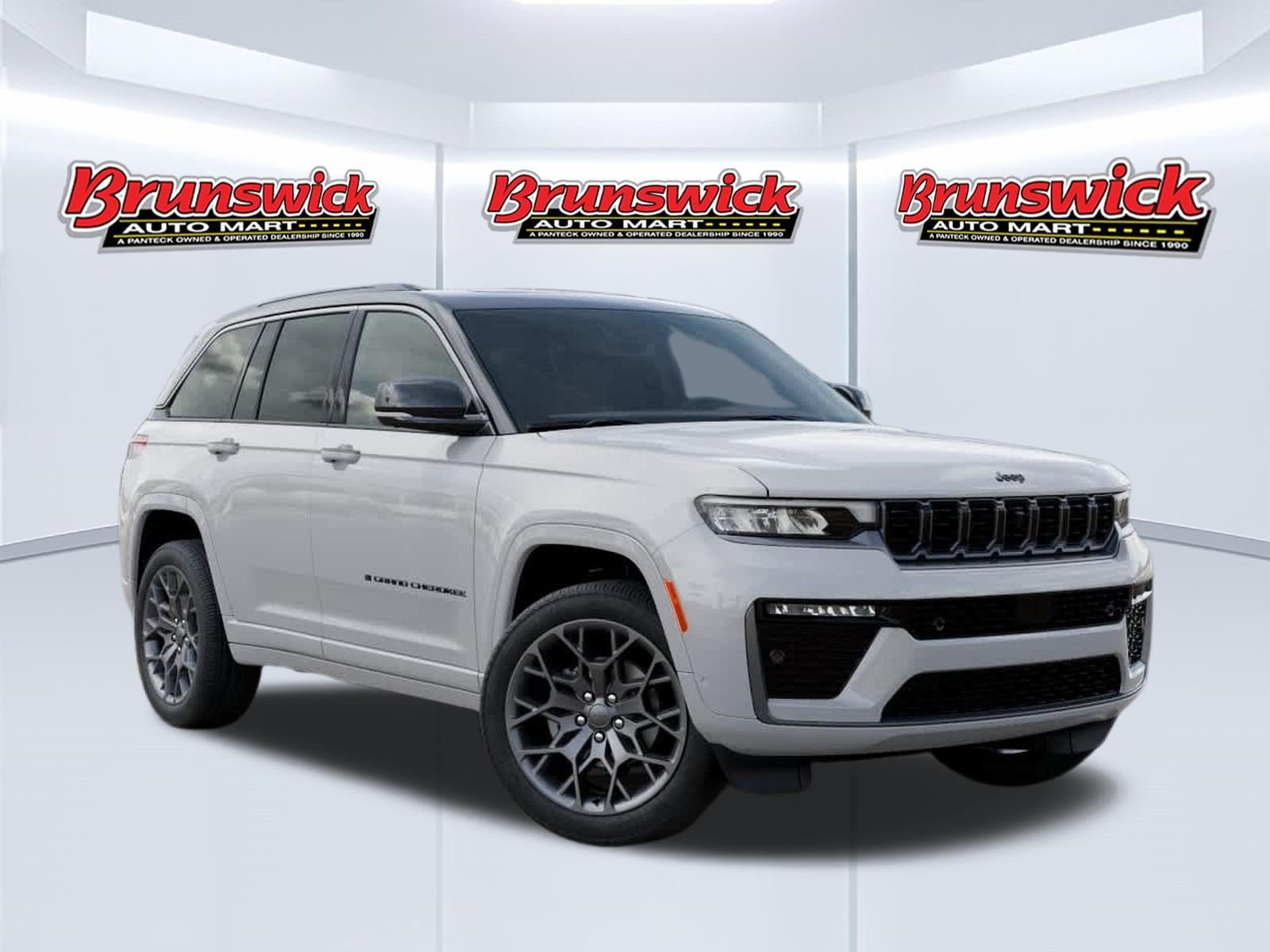 New 2026 Jeep Grand Cherokee Summit w/ Obsidian Package AWD/4WD image 5