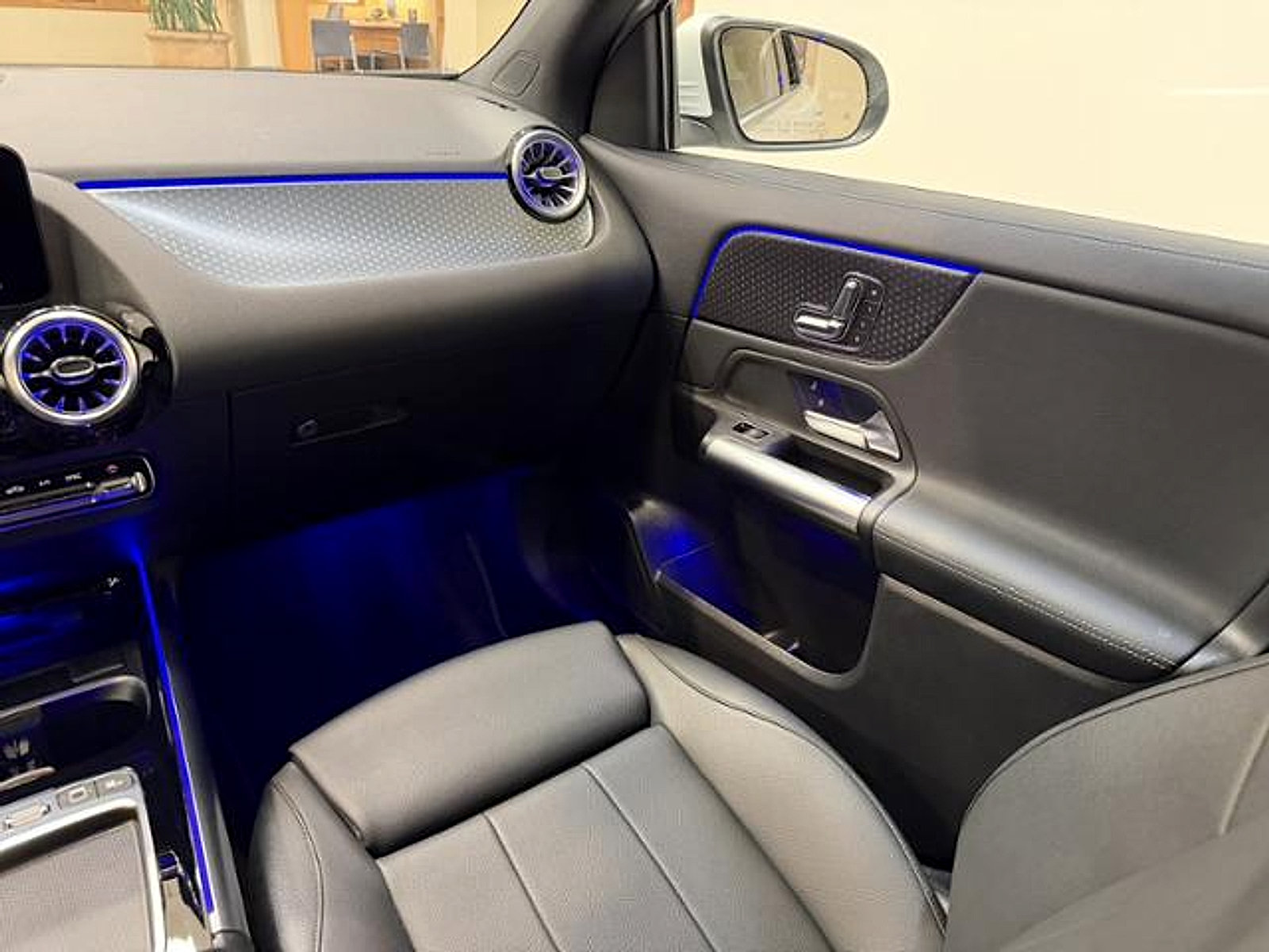 Used 2025 Mercedes-Benz GLA 250 image 10