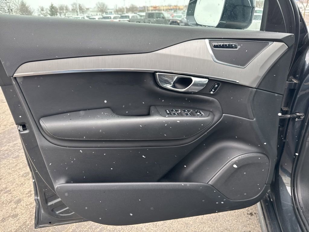 Used 2022 Volvo XC90 T5 Momentum w/ Climate Package image 34