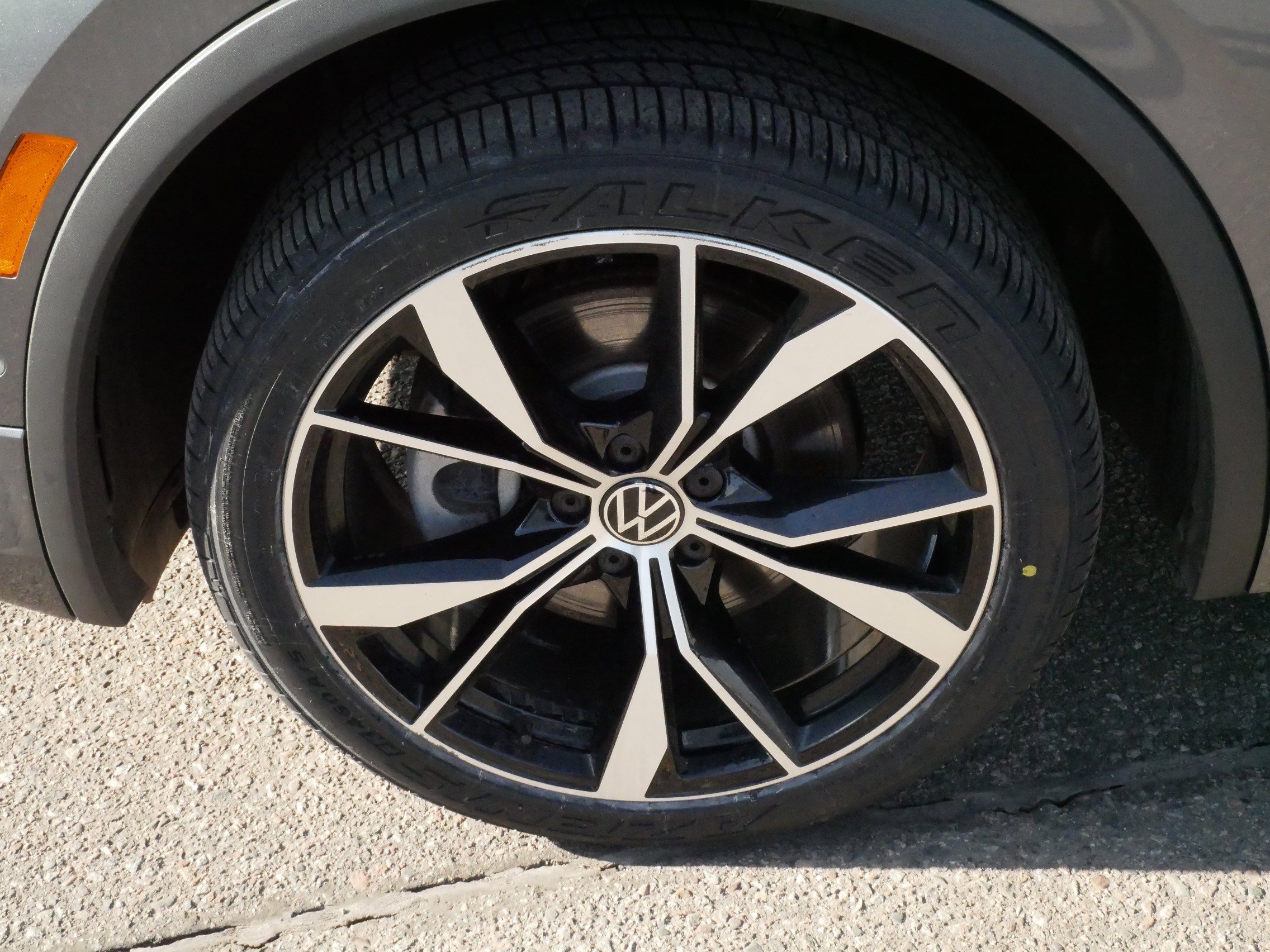 Used 2024 Volkswagen Tiguan SEL R-Line image 15