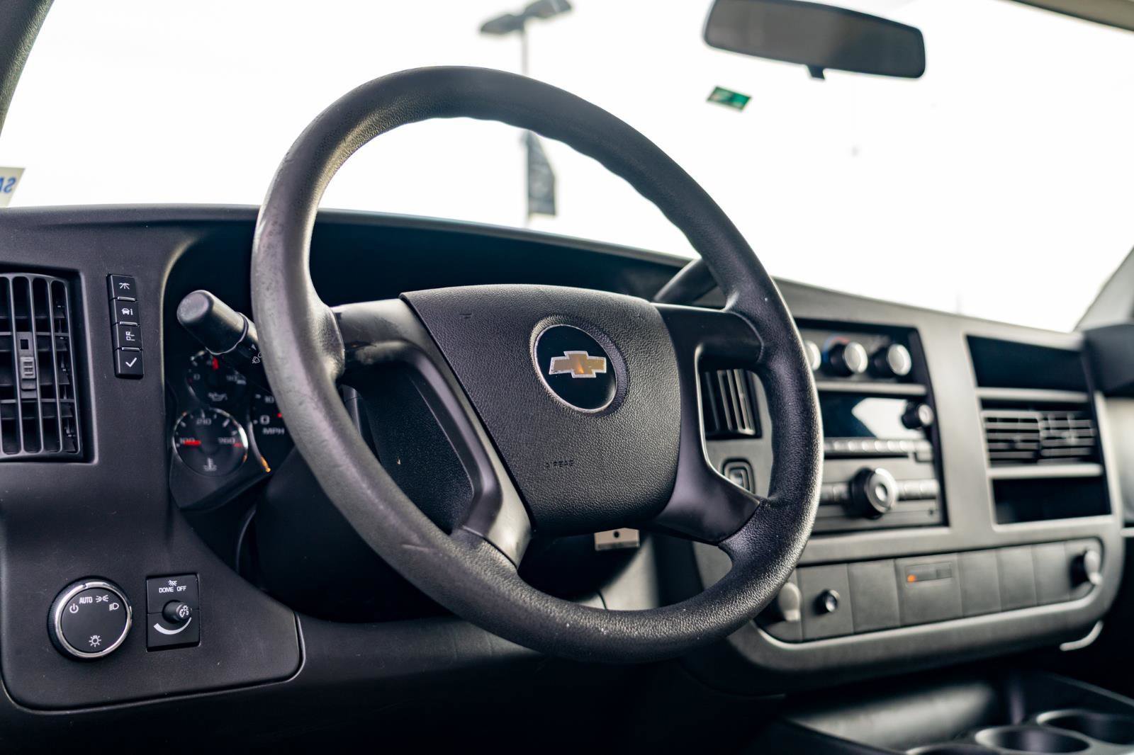 Used 2009 Chevrolet Express 1500 Passenger image 12