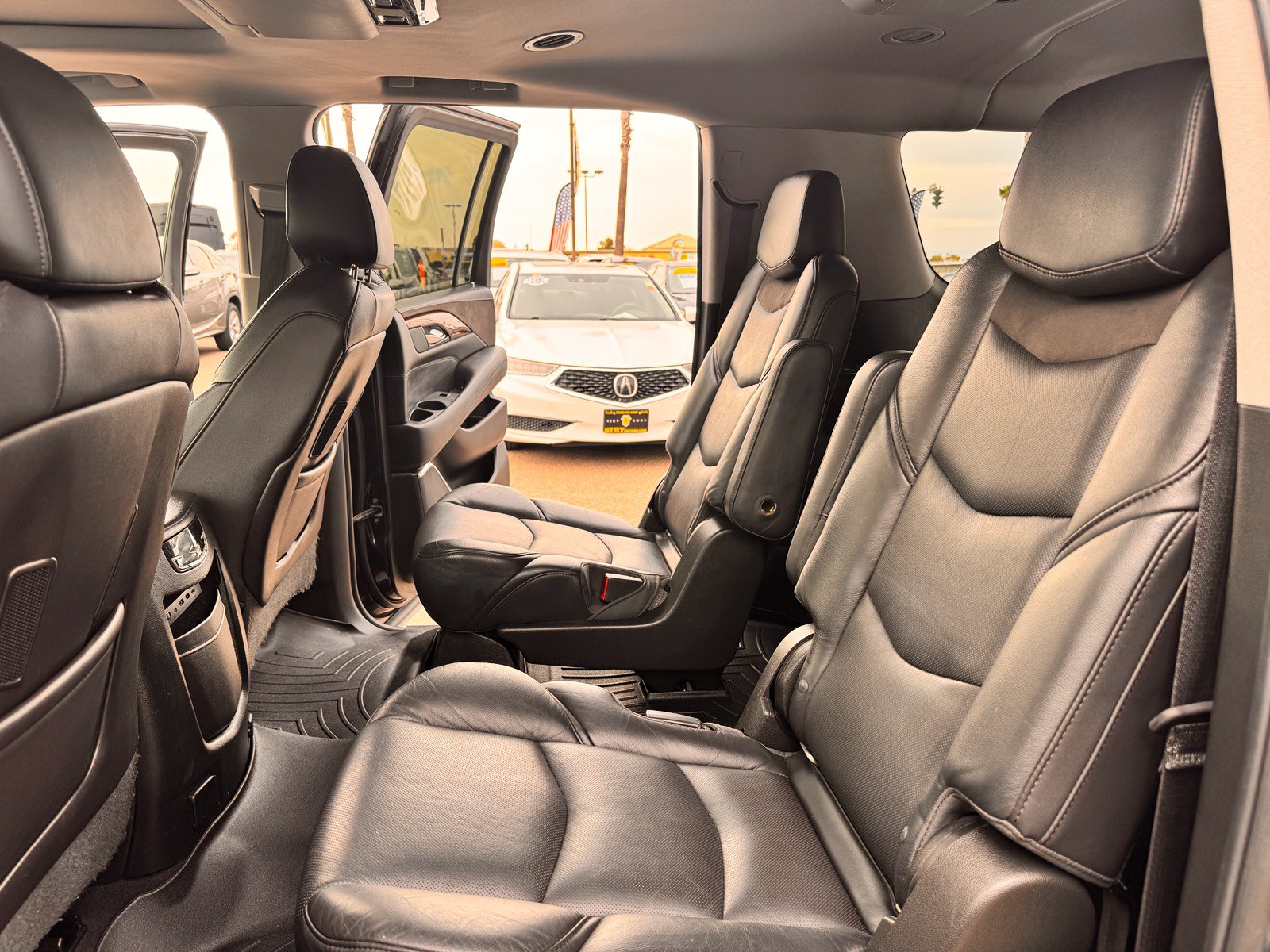 Used 2018 Cadillac Escalade ESV Luxury AWD/4WD image 11