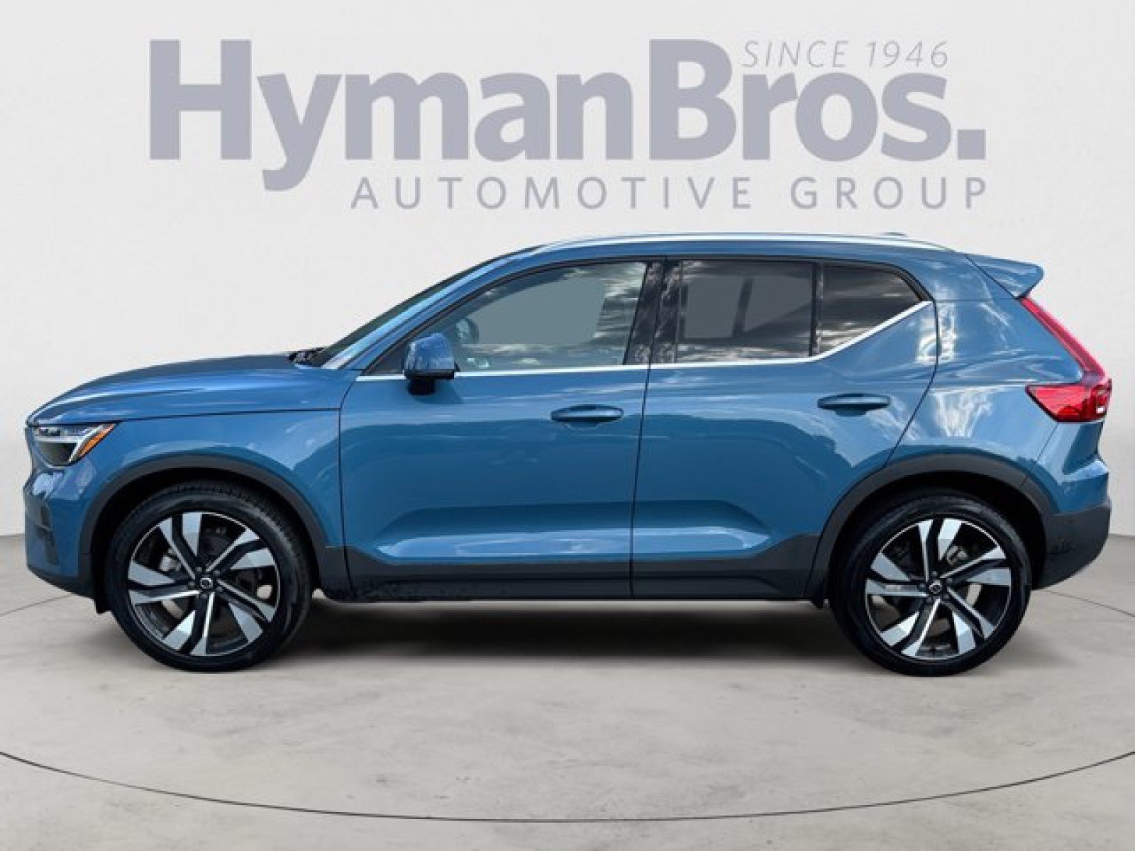 Used 2023 Volvo XC40 B5 Plus w/ Driver Assist Package AWD/4WD image 6