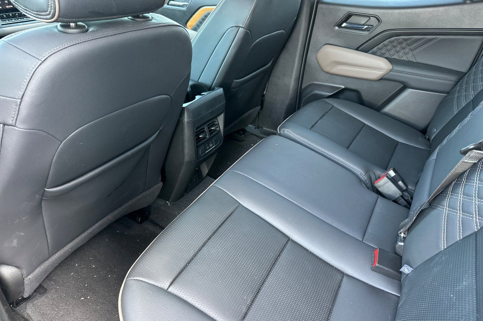 Used 2024 GMC Canyon Denali AWD/4WD image 14