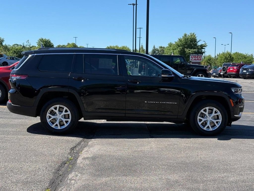 Used 2023 Jeep Grand Cherokee L Limited AWD/4WD image 2