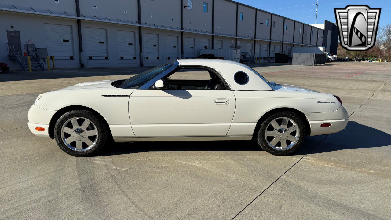 Used 2002 Ford Thunderbird image 4