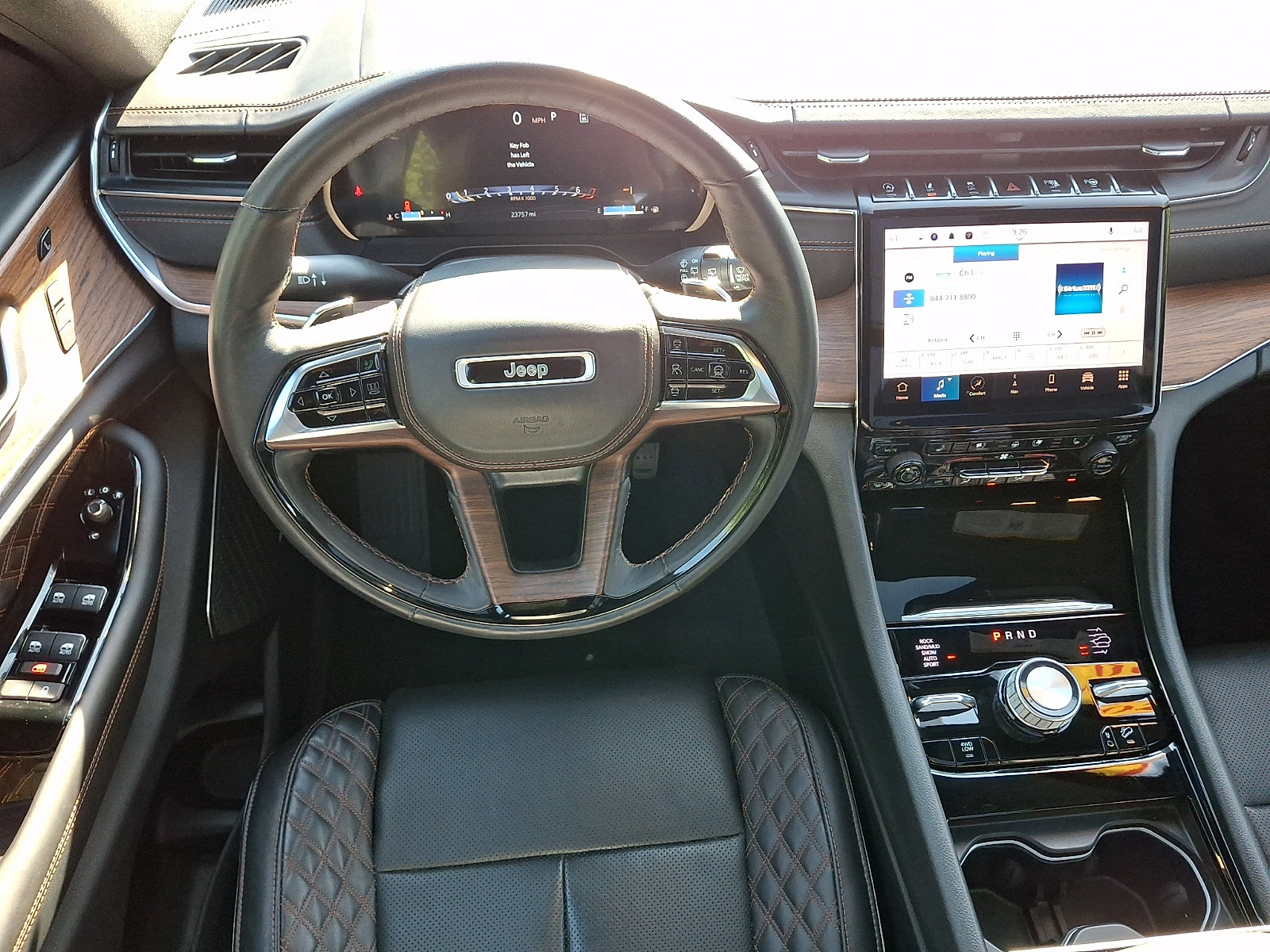 Used 2023 Jeep Grand Cherokee L Summit w/ Luxury Tech Group V AWD/4WD image 12