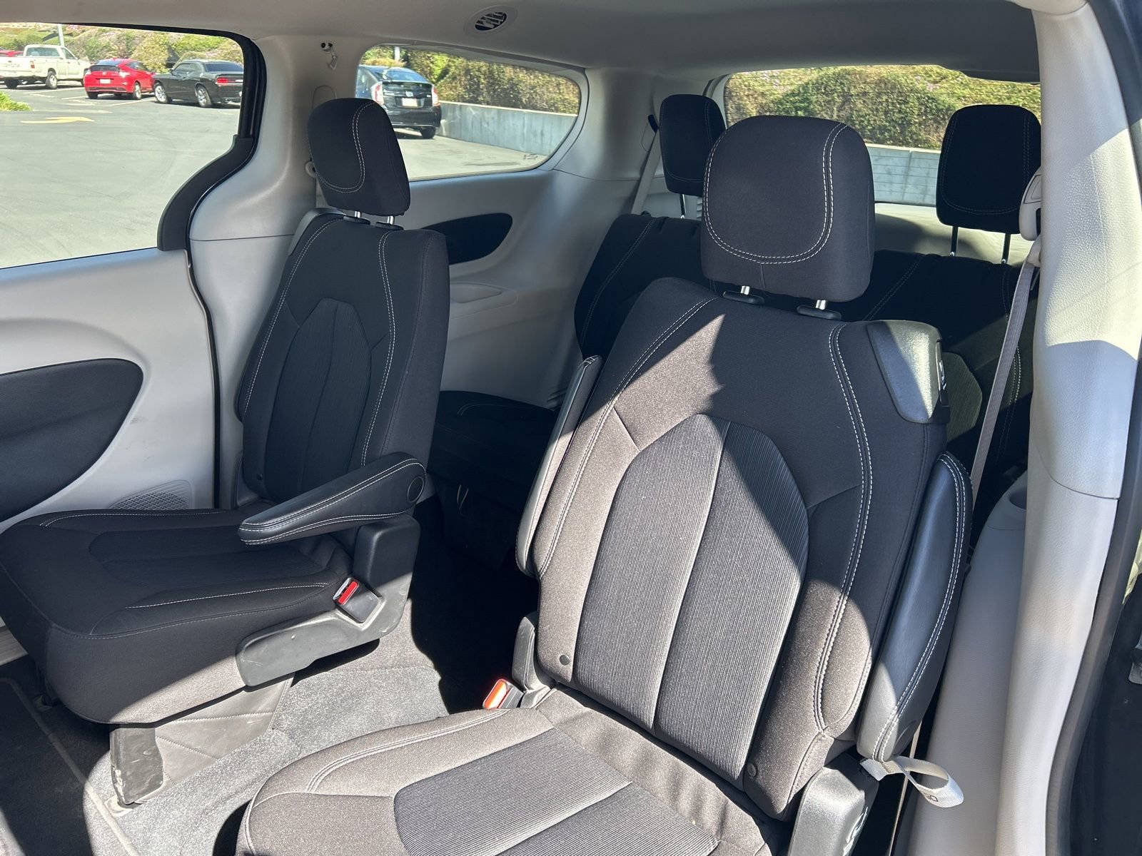 Used 2023 Chrysler Voyager LX image 8