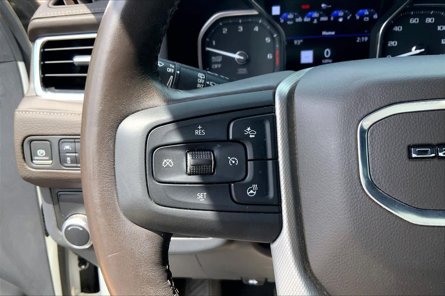 Used 2021 GMC Yukon Denali w/ Advanced Technology Package RWD image 24