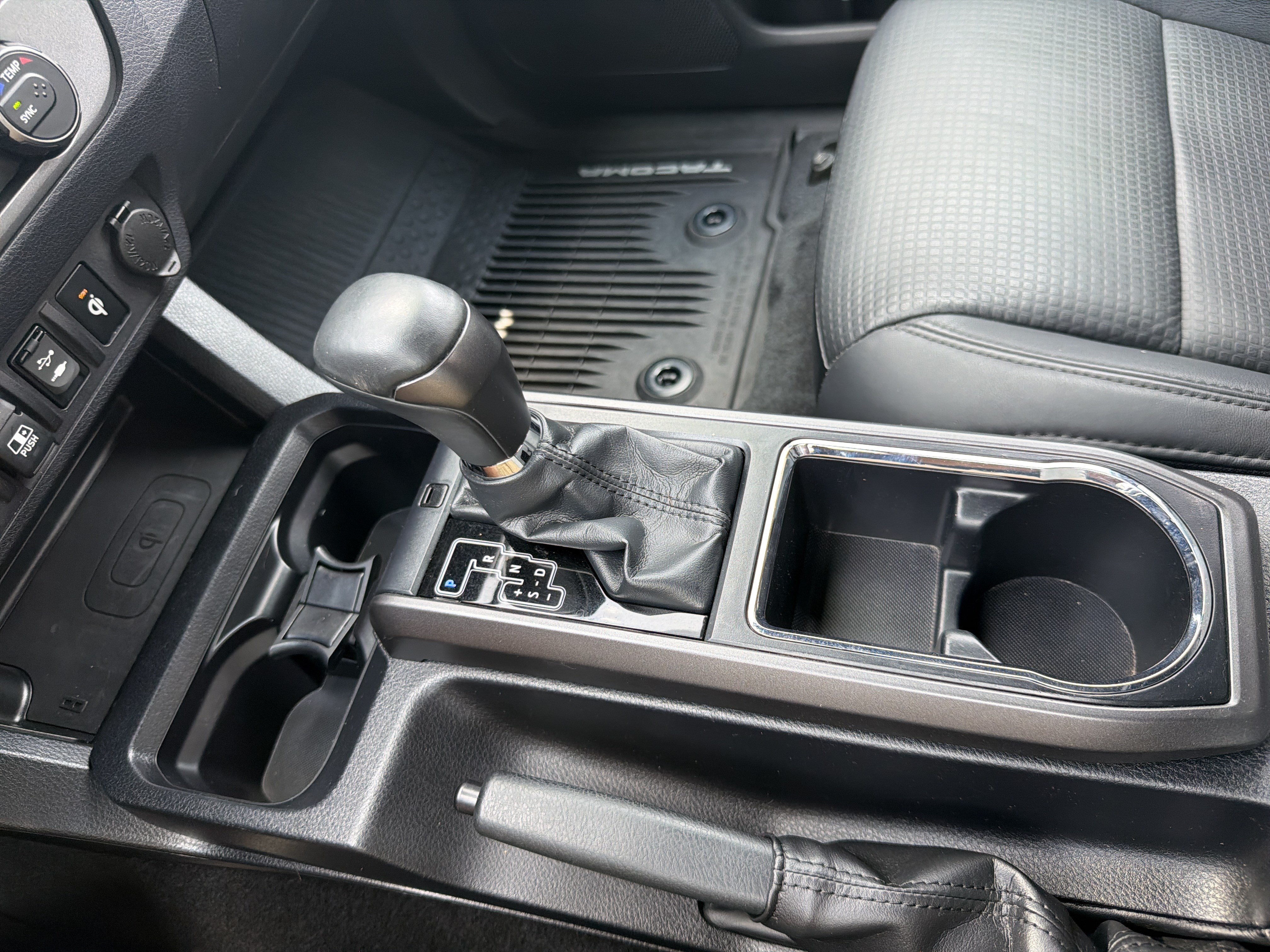 Used 2019 Toyota Tacoma TRD Off-Road AWD/4WD image 8