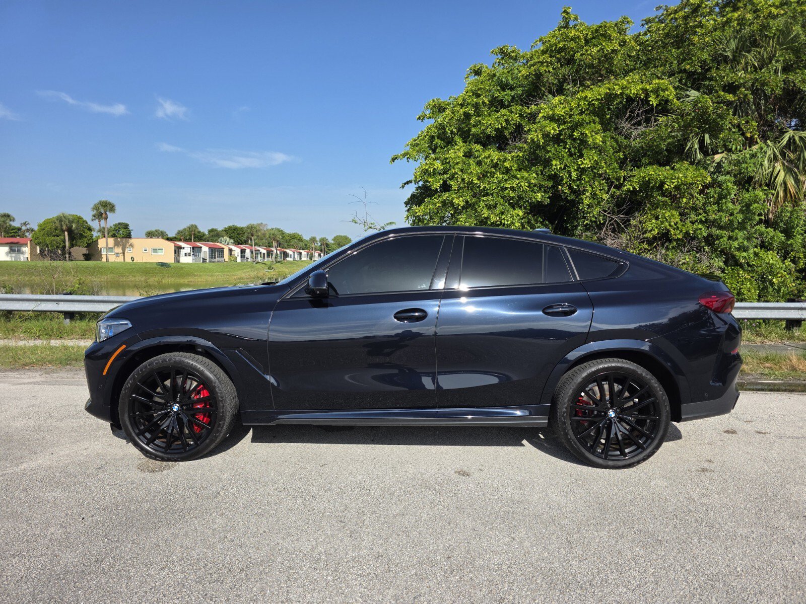 Used 2023 BMW X6 M50i w/ Executive Package AWD/4WD image 7