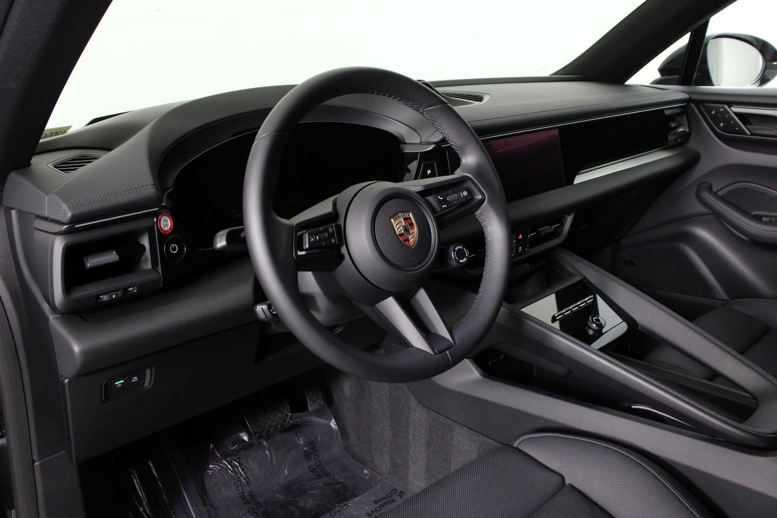 Used 2025 Porsche Macan 4 Electric AWD/4WD image 4