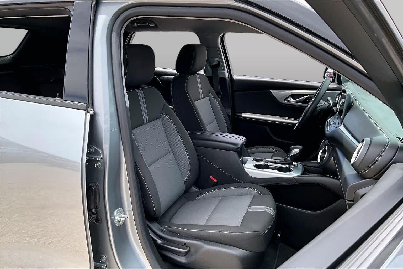 Used 2025 Chevrolet Blazer LT FWD image 9