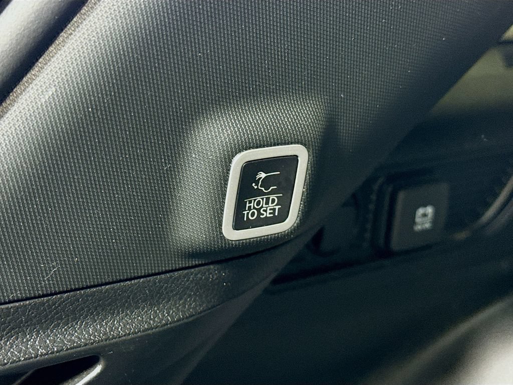 Used 2023 Jeep Grand Cherokee Altitude AWD/4WD image 31