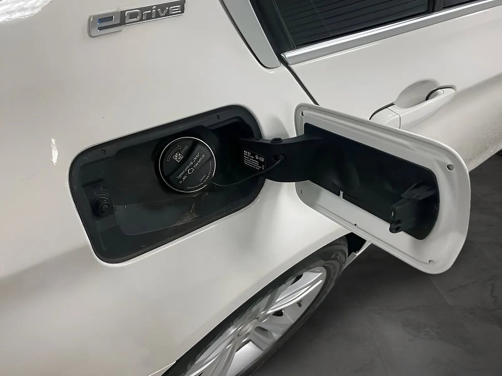 Used 2018 BMW 330e RWD image 24