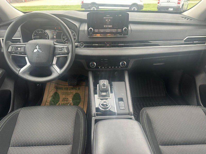 Used 2024 Mitsubishi Outlander ES image 12