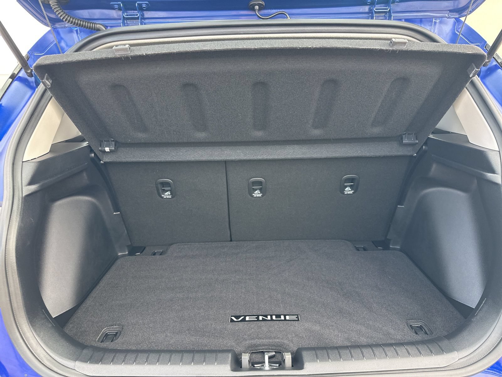 Used 2023 Hyundai Venue Limited FWD image 20