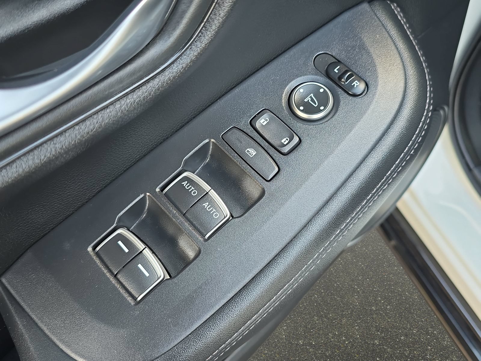 Used 2024 Honda HR-V EX-L image 25