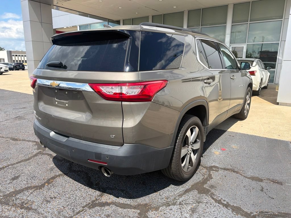 Used 2020 Chevrolet Traverse LT w/ LT Premium Package AWD/4WD image 4
