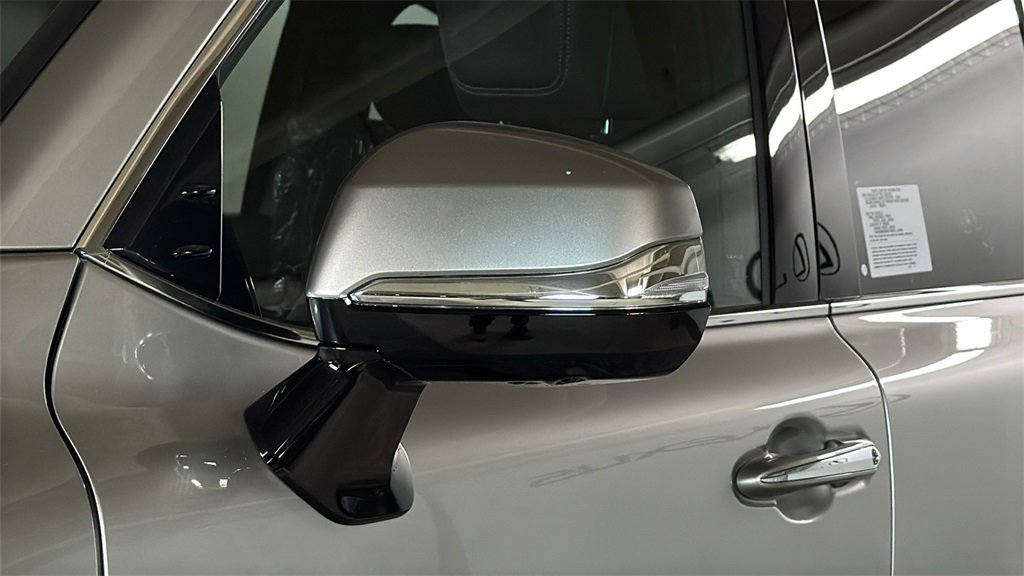 New 2025 Lexus LX 600 4WD w/ Luxury Package image 5