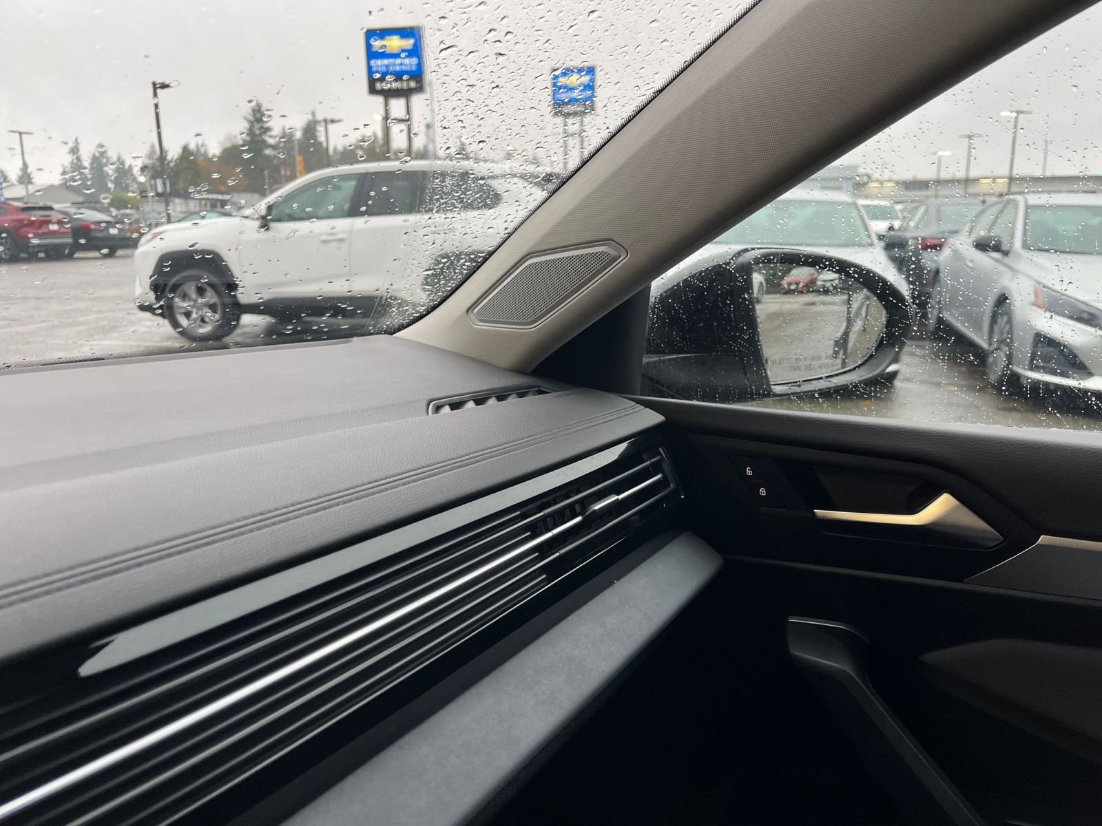 Used 2025 Volkswagen Jetta SE image 35