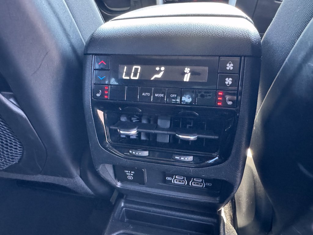Used 2023 Jeep Grand Cherokee L Limited w/ Luxury Tech Group II AWD/4WD image 15
