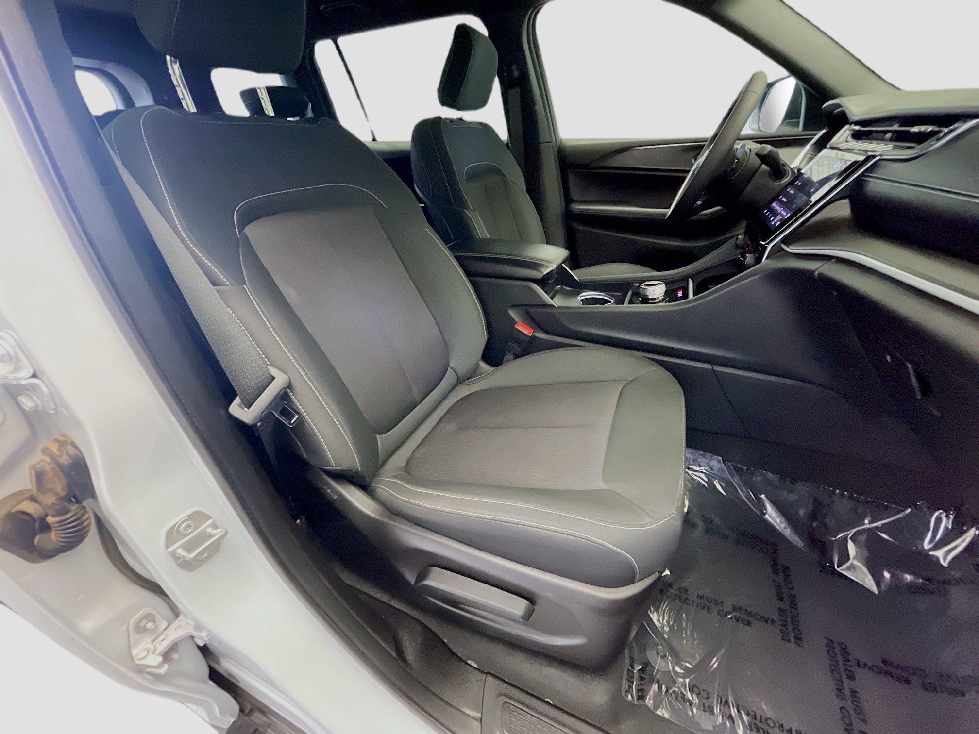 Used 2025 Jeep Grand Cherokee L Laredo RWD image 19