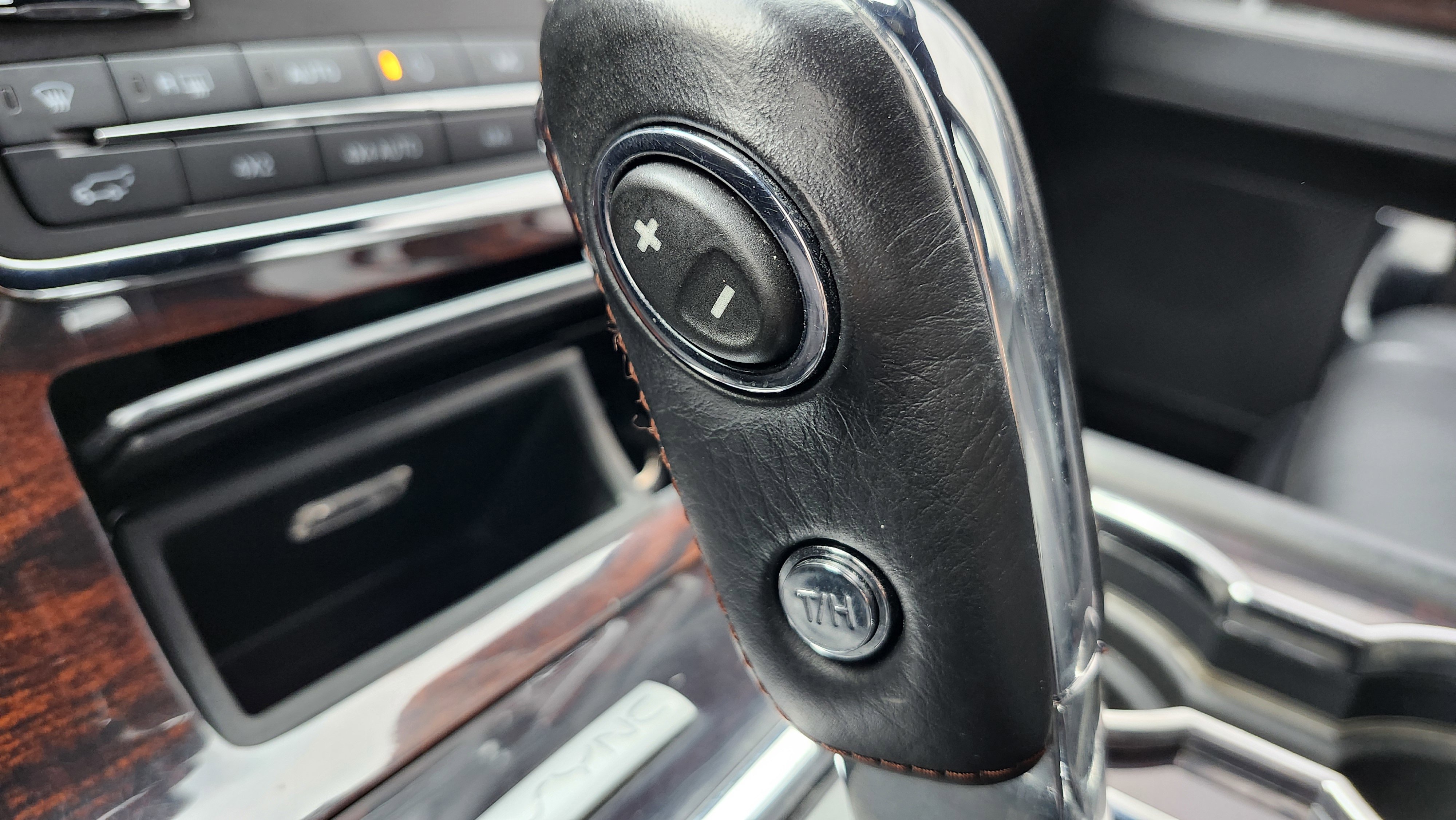 Used 2016 Lincoln Navigator Reserve image 11