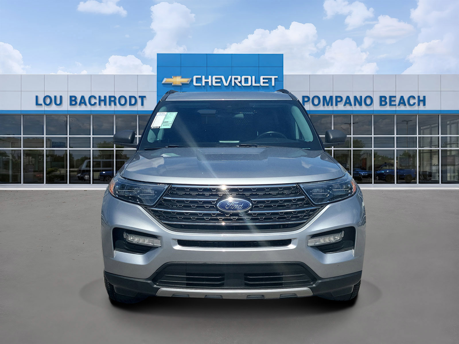 Used 2023 Ford Explorer XLT w/ Equipment Group 202A image 2