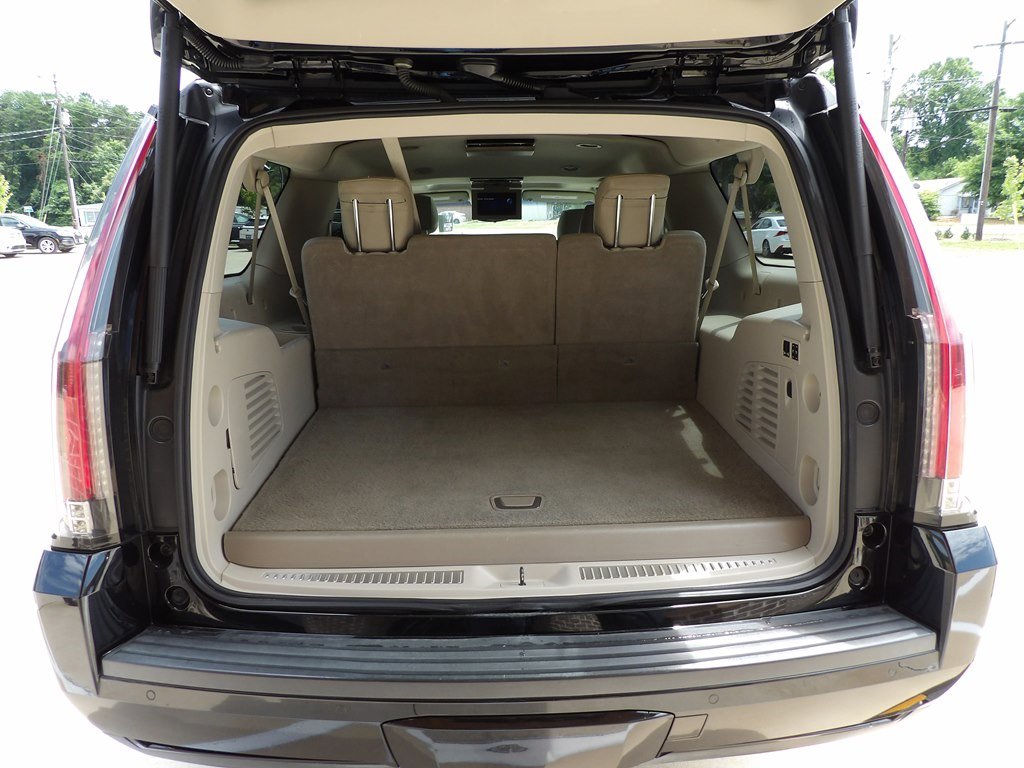 Used 2017 Cadillac Escalade ESV Luxury image 36