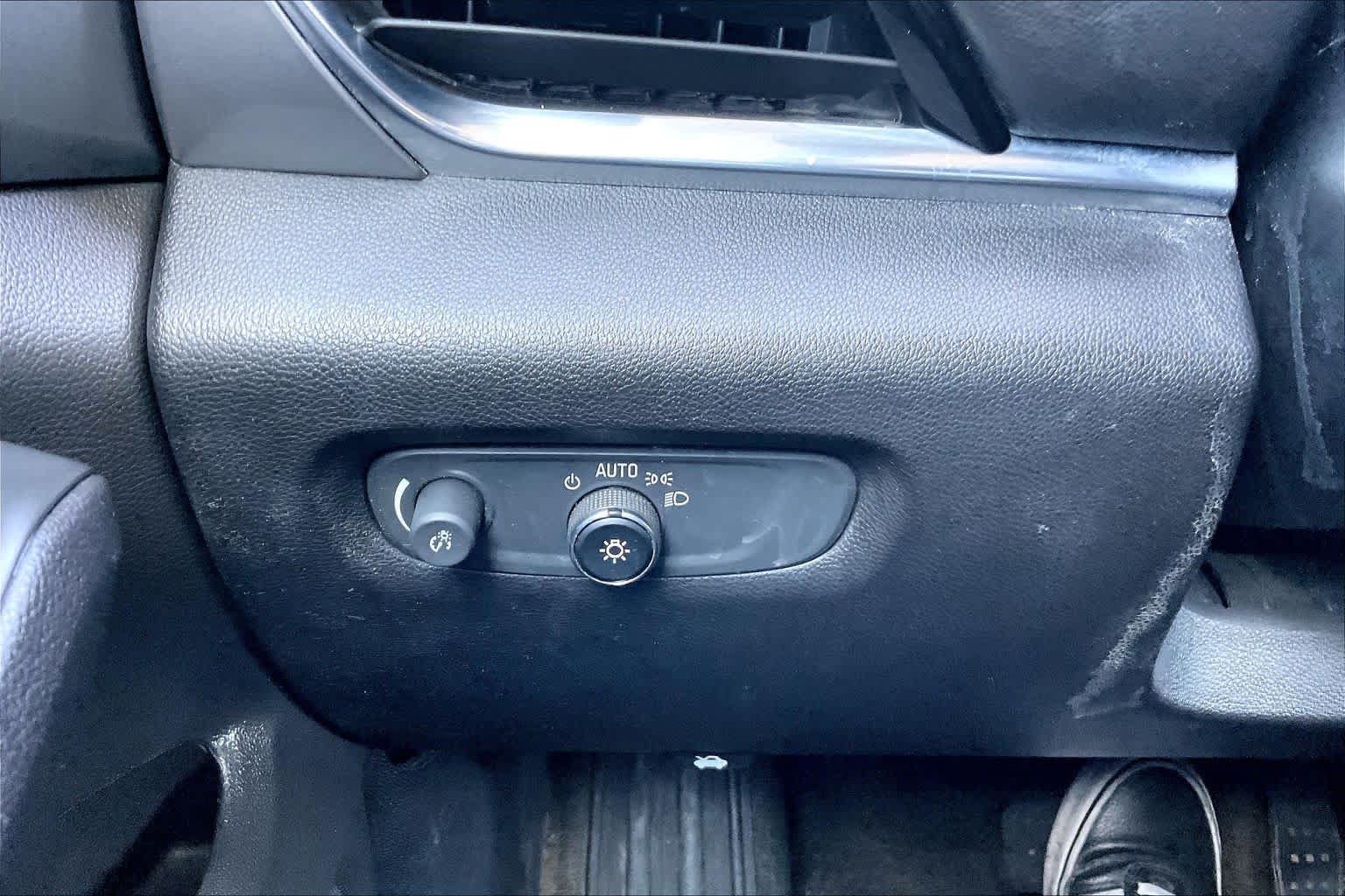 Used 2018 Chevrolet Traverse LS FWD image 30