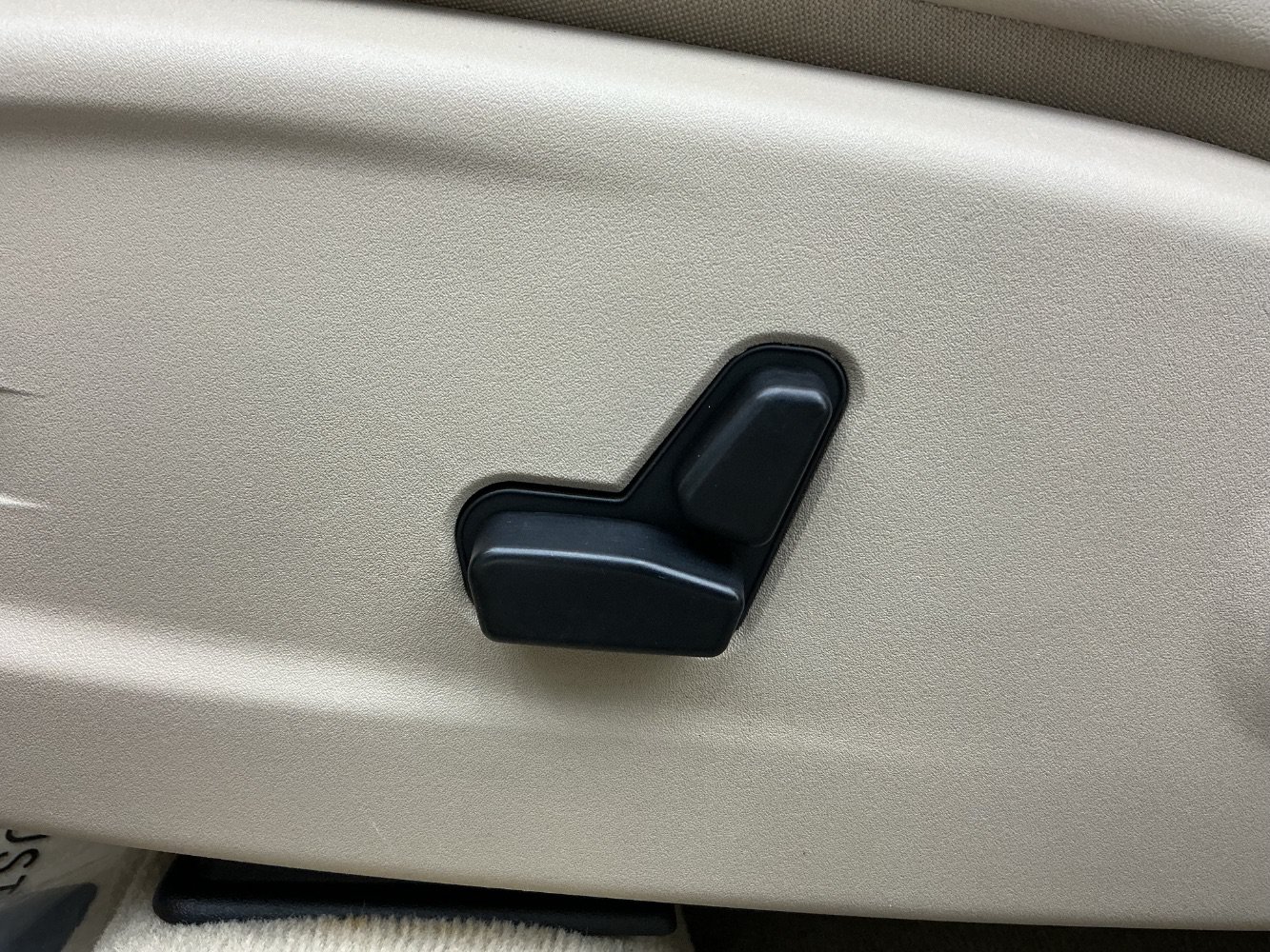 Used 2011 Chrysler 300 C AWD/4WD image 41