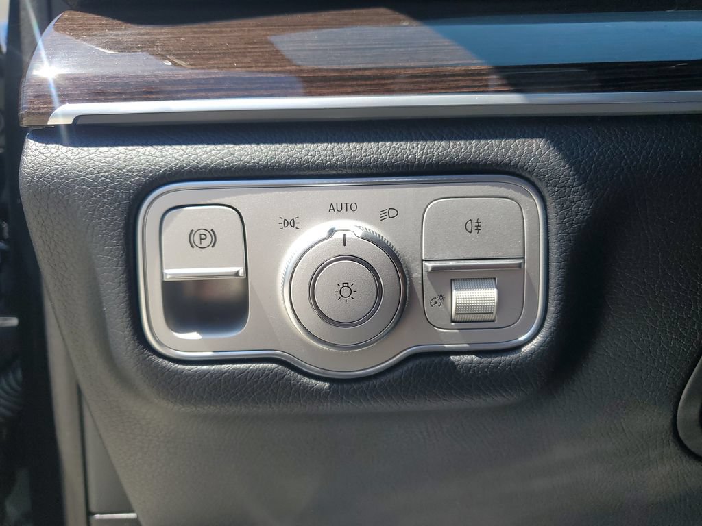 Used 2025 Mercedes-Benz GLE 450e 4MATIC image 27