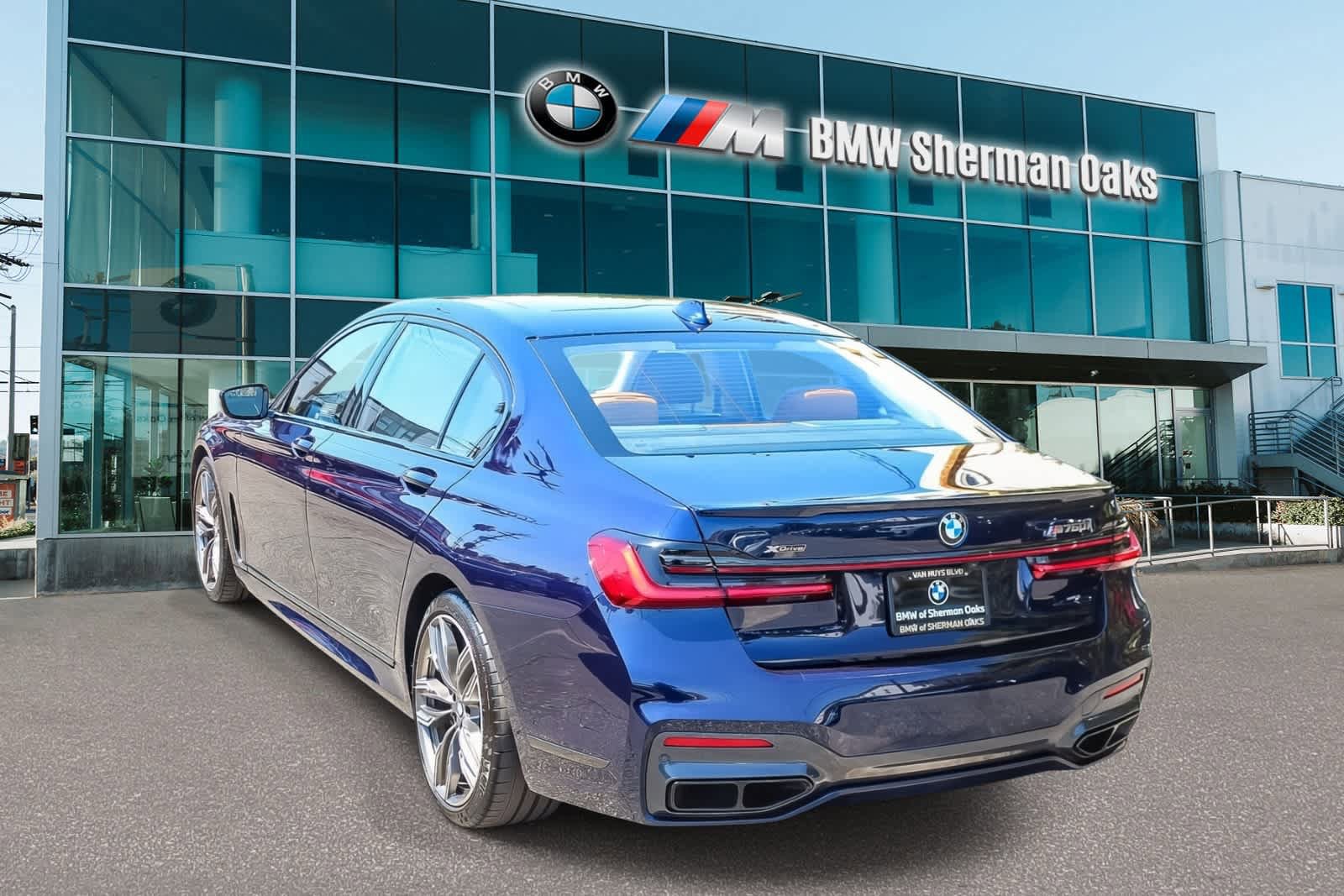 Used 2022 BMW M760i xDrive AWD/4WD image 6