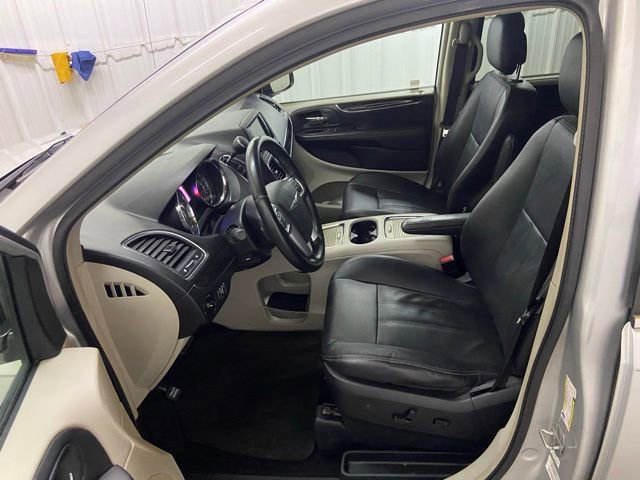 Used 2012 Chrysler Town & Country Touring-L w/ Premium Group FWD image 39
