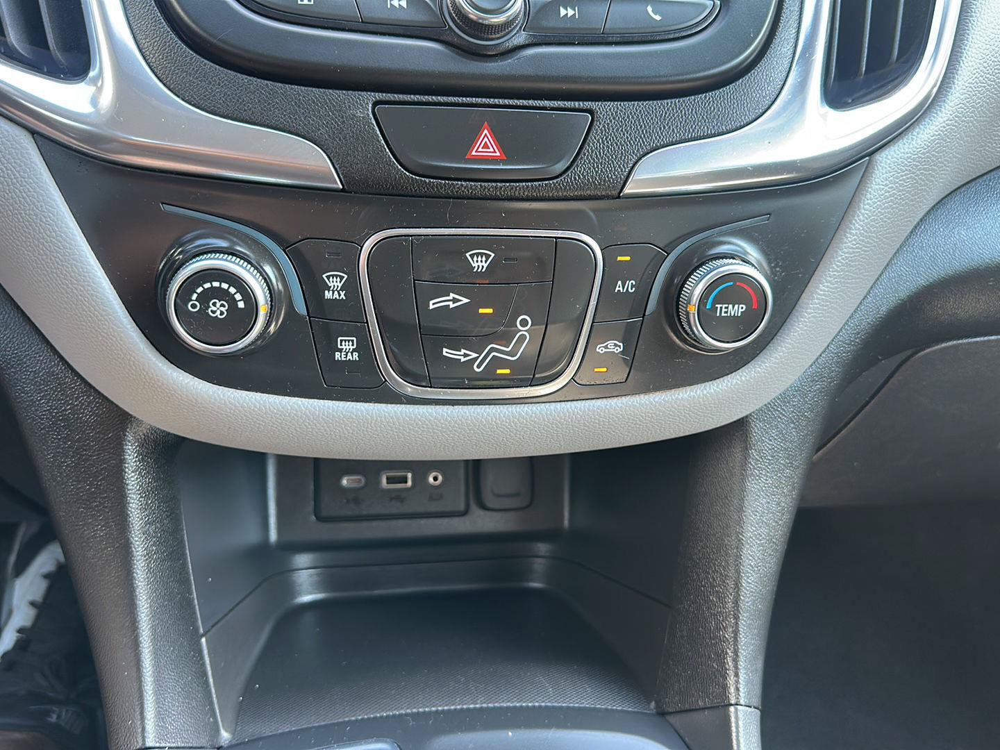 Used 2021 Chevrolet Equinox LS FWD image 25