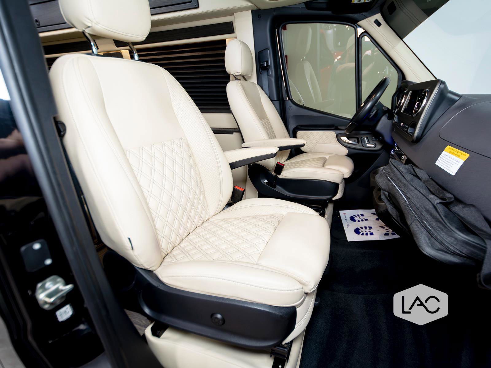 Used 2023 Mercedes-Benz Sprinter 3500 image 6