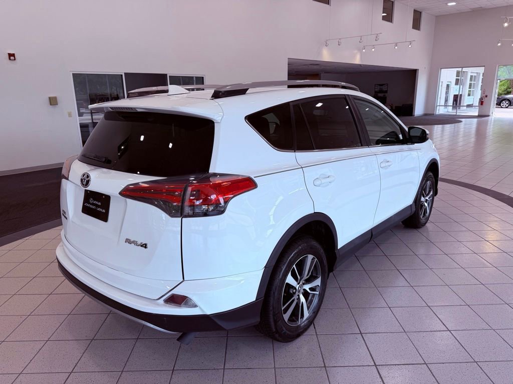 Used 2018 Toyota RAV4 XLE FWD image 12