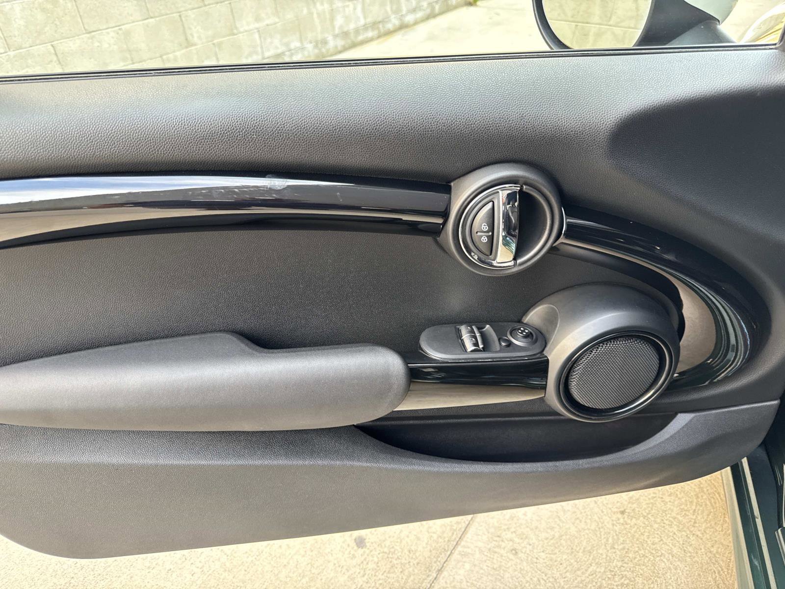 Used 2017 MINI Cooper S image 7