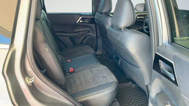 Used 2023 Mitsubishi Outlander SE Black Edition FWD image 22
