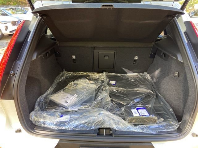 New 2026 Volvo XC40 B5 Ultra w/ Protection Package Premier image 18