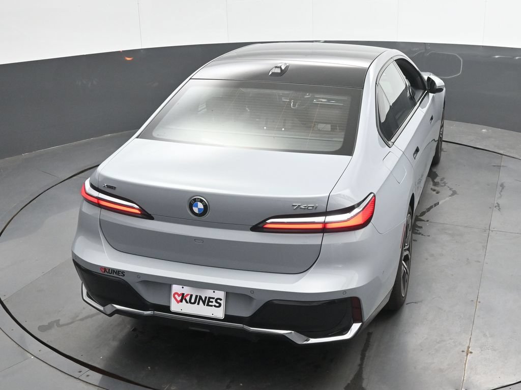 Used 2026 BMW 740i xDrive AWD/4WD image 27