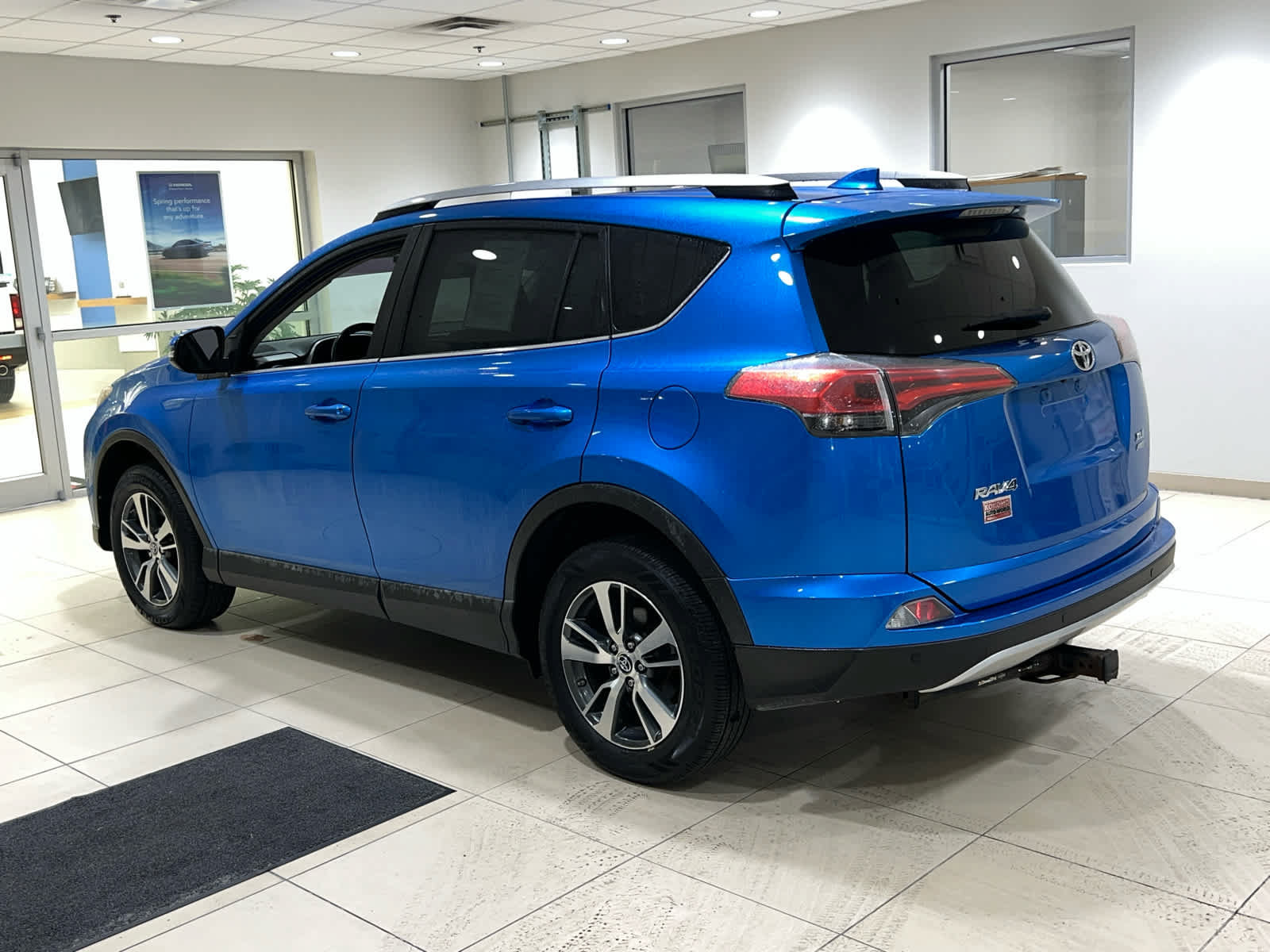 Used 2016 Toyota RAV4 XLE w/ Convenience Package AWD/4WD image 9