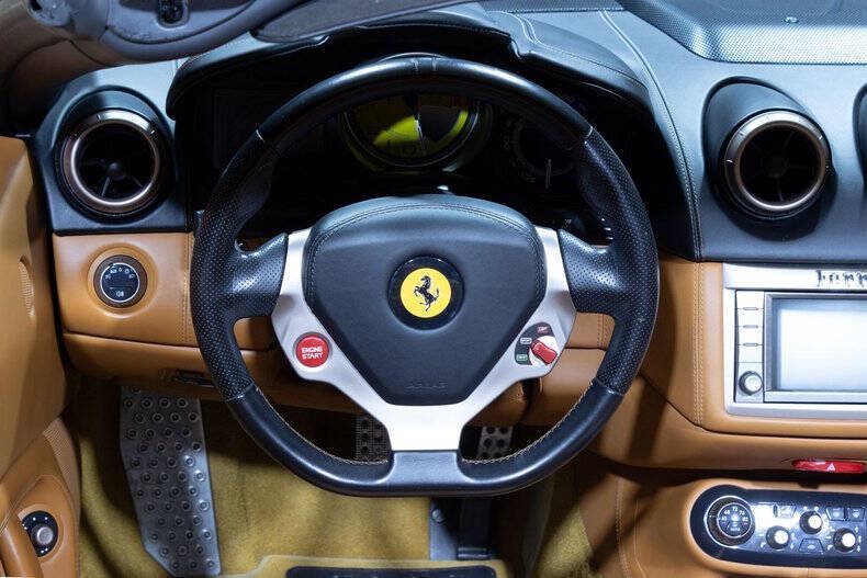 Used 2010 Ferrari California RWD image 49