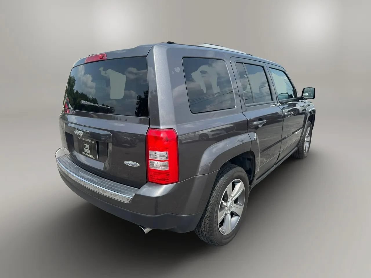 Used 2016 Jeep Patriot High Altitude FWD image 9