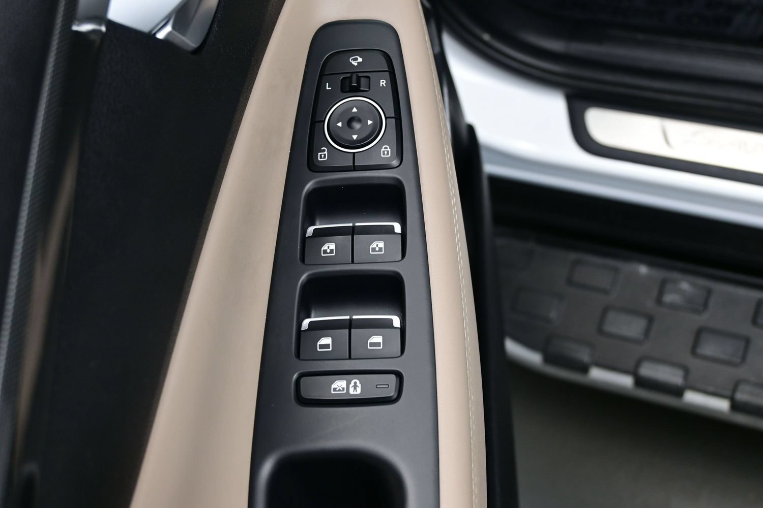 Certified 2023 Hyundai Santa Fe Limited AWD/4WD image 10