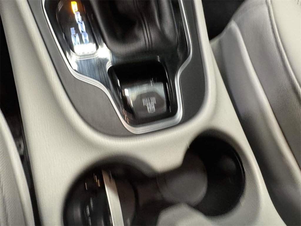 Used 2021 Jeep Cherokee Limited image 27