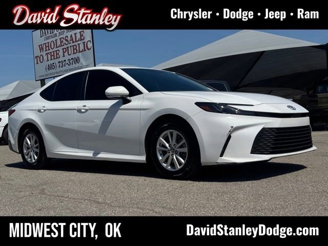 Used 2025 Toyota Camry LE w/ Convenience Package FWD image 1