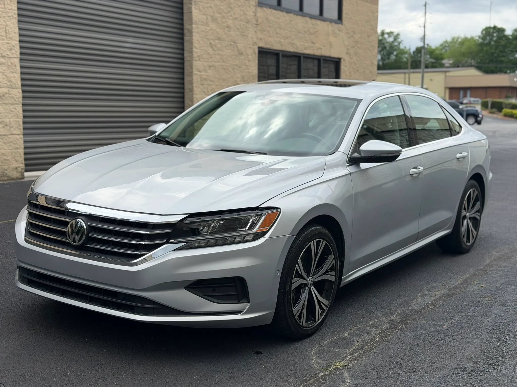 Used 2020 Volkswagen Passat 2.0T SEL FWD image 2